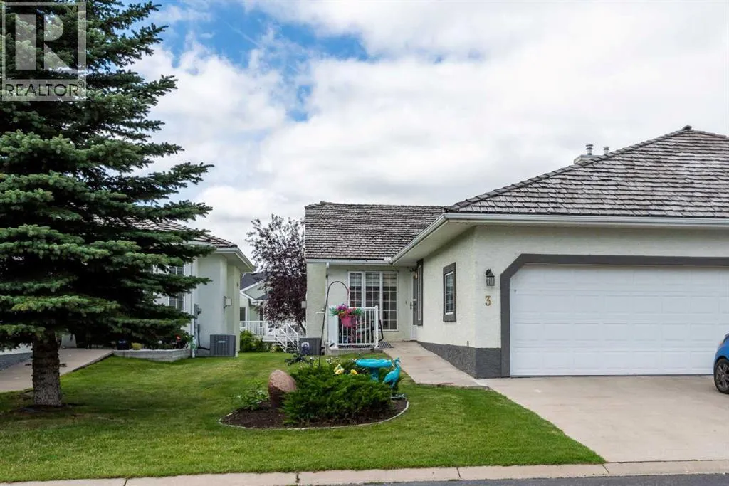 Duplex for rent: 3 Strathmore Lakes Bay, Strathmore, Alberta T1P 1L8