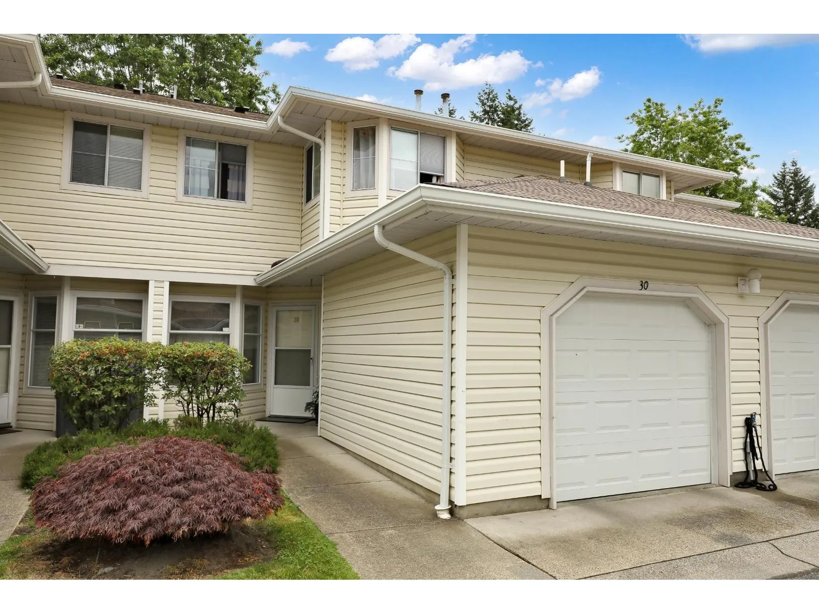 Row / Townhouse for rent: 30 10038 155 Street Street, Surrey, British Columbia V3R 0S2