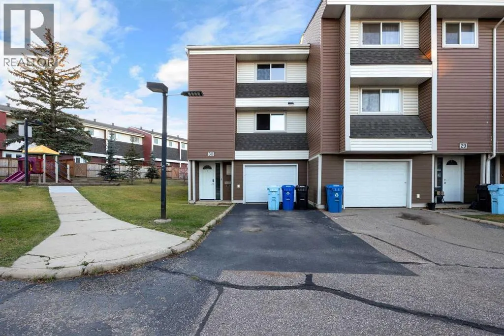 Row / Townhouse for rent: 30, 400 Silin Forest Road, Fort McMurray, Alberta T9H 3S5