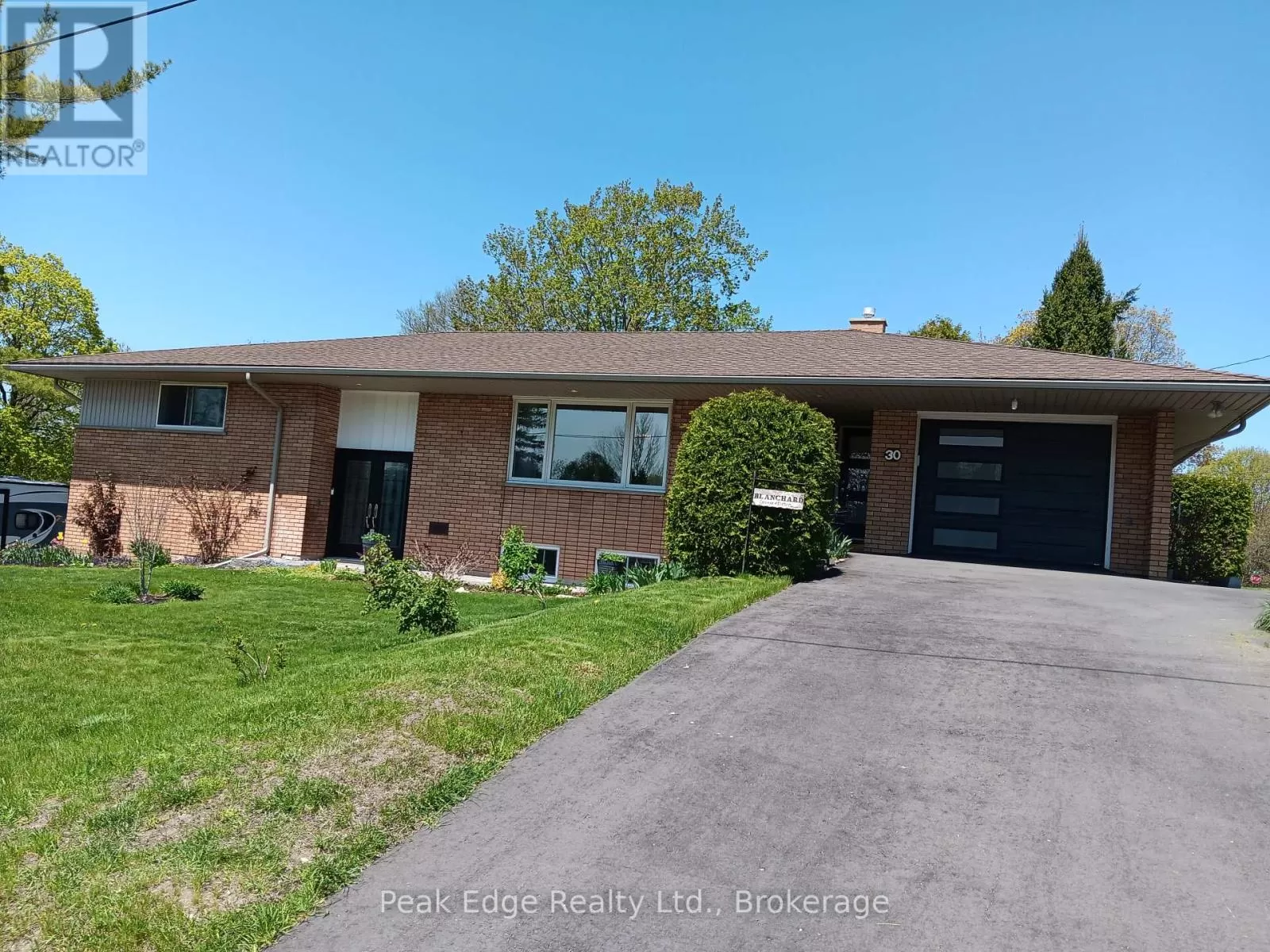 House for rent: 30 7 Th Street, Hanover, Ontario N4N 1G2