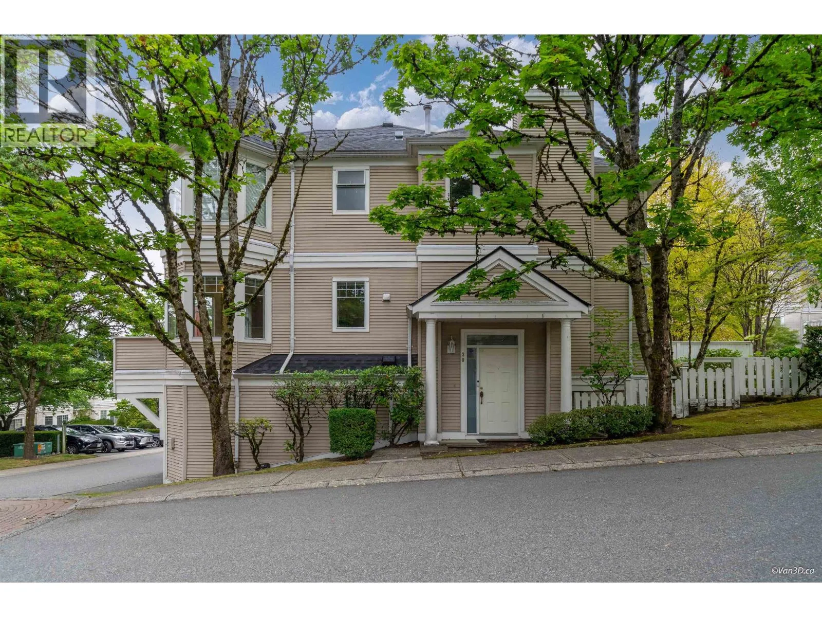 Row / Townhouse for rent: 30 7501 Cumberland Street, Burnaby, British Columbia V3N 4Y6