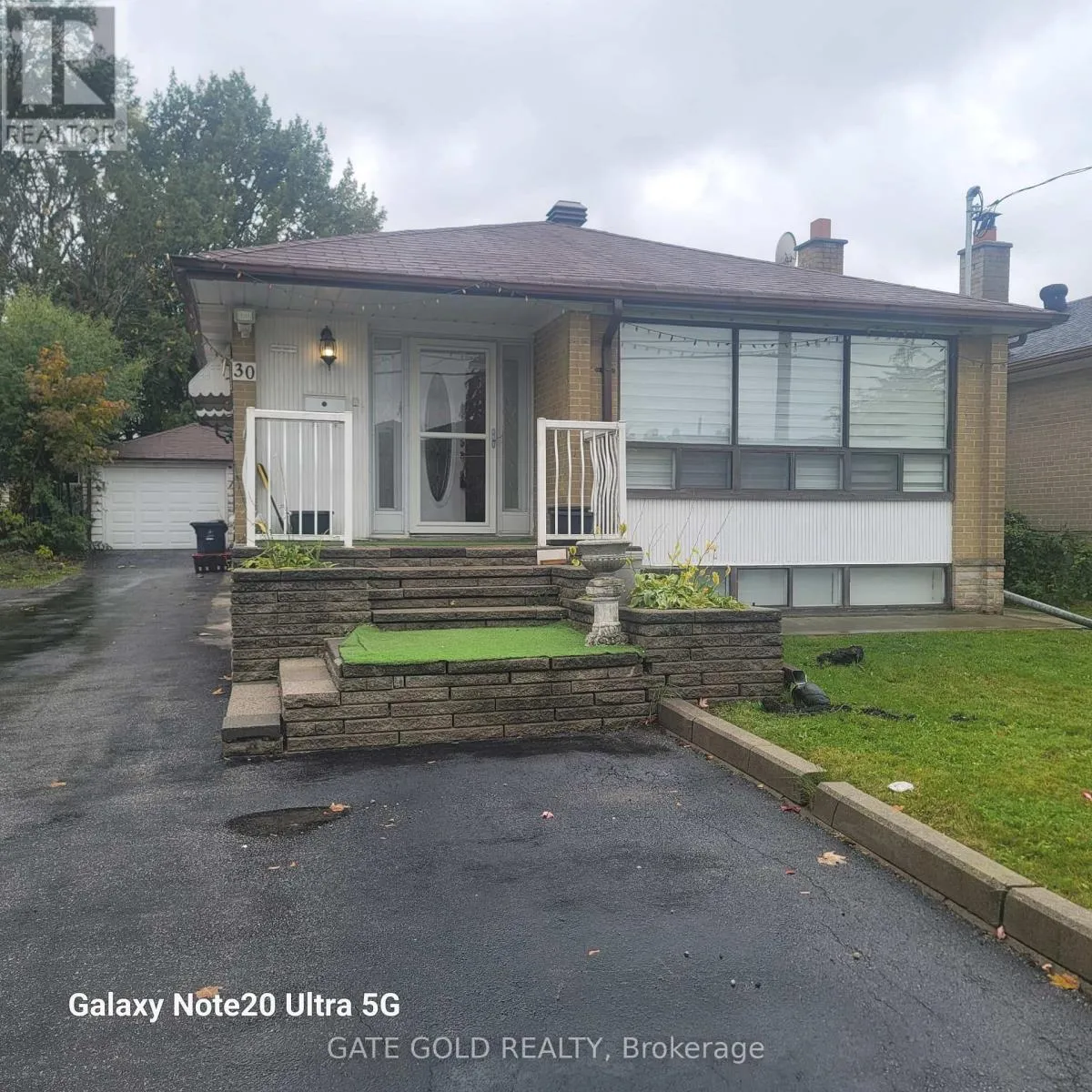 House for rent: 30 Benstrow Avenue, Toronto, Ontario M9V 2Z8