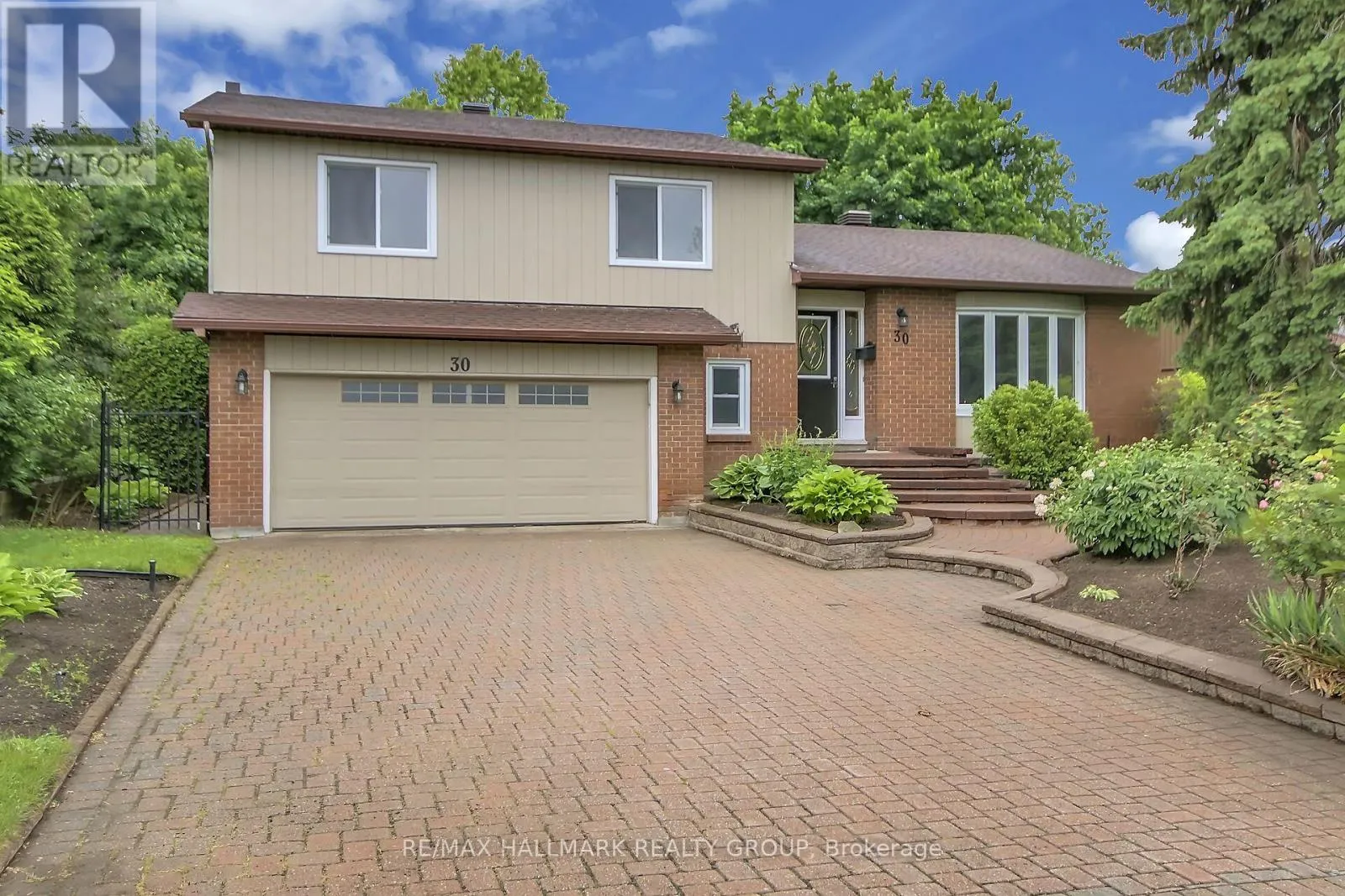 House for rent: 30 Brodeur Crescent, Ottawa, Ontario K2L 1Z3