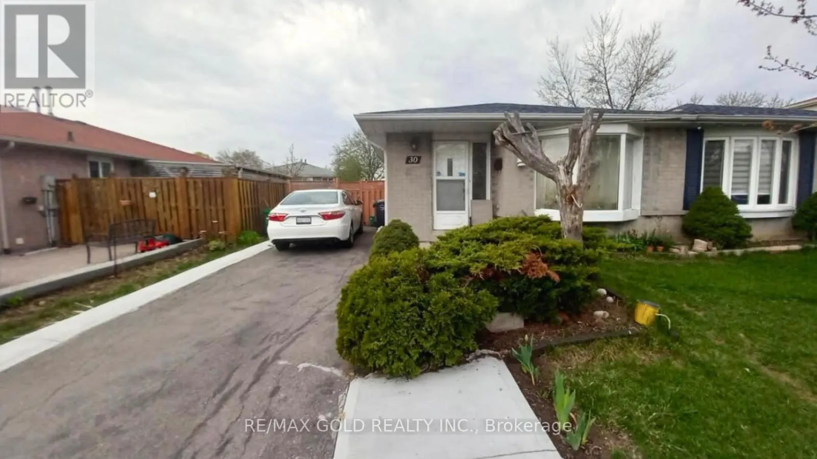 House for rent: 30 Greenwood Crescent E, Brampton, Ontario L6S 1T3