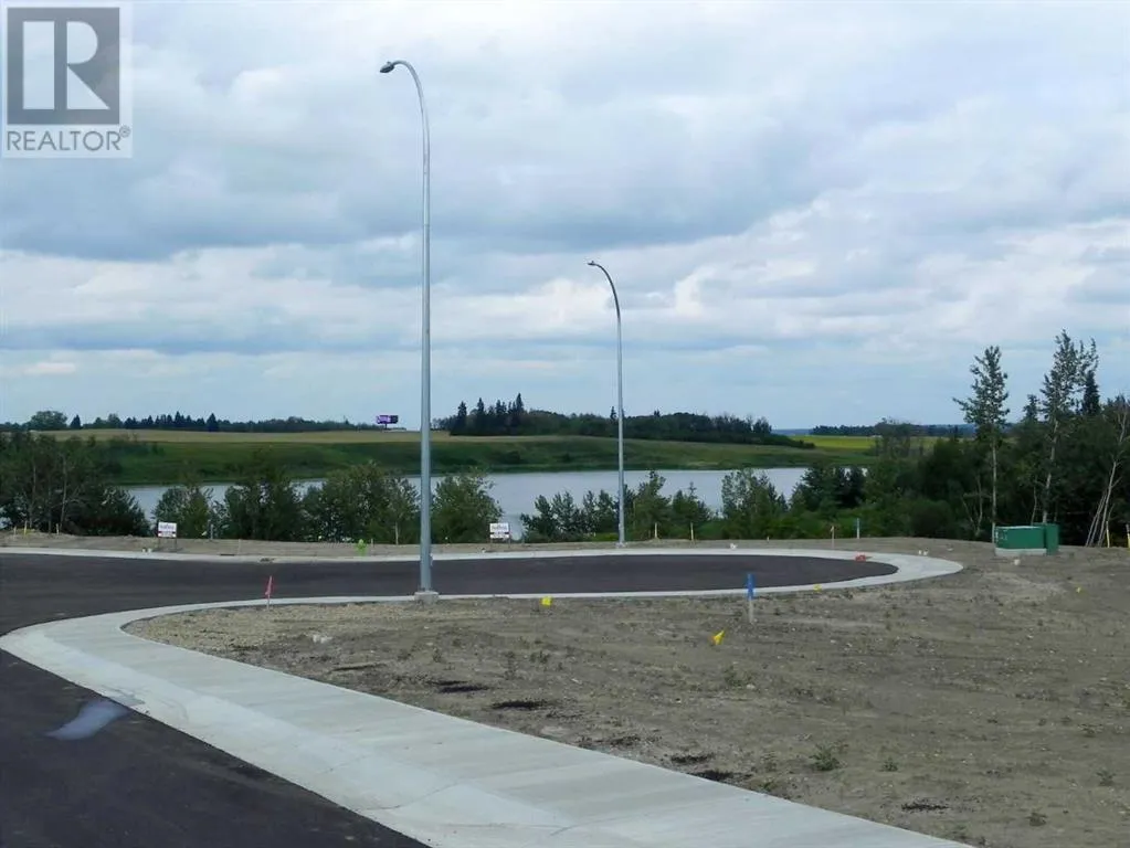 30 Henner's Place, Lacombe, Alberta T4L 1Y9