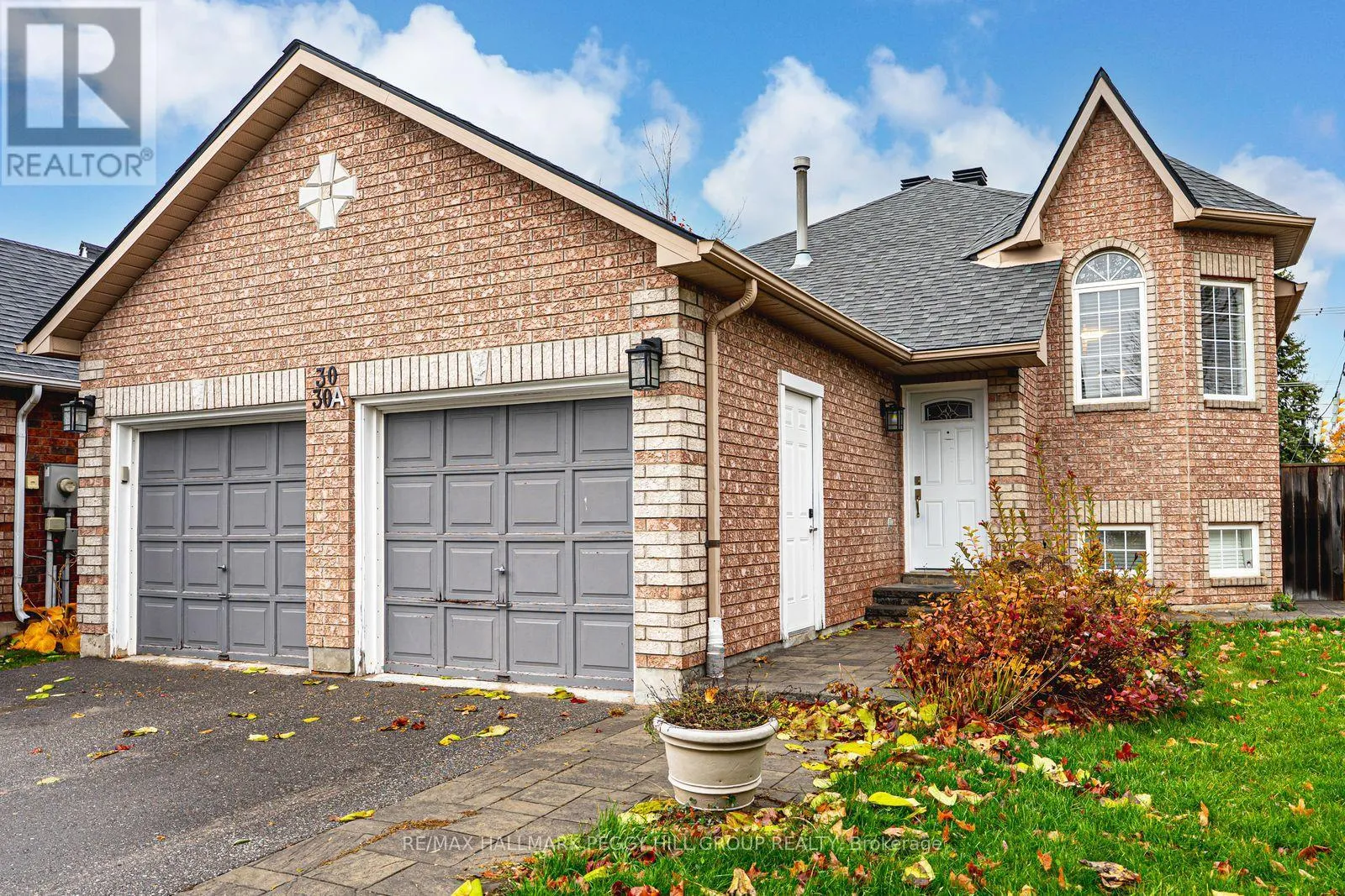 Duplex for rent: 30 Hewitt Place, Barrie, Ontario L4M 7B3