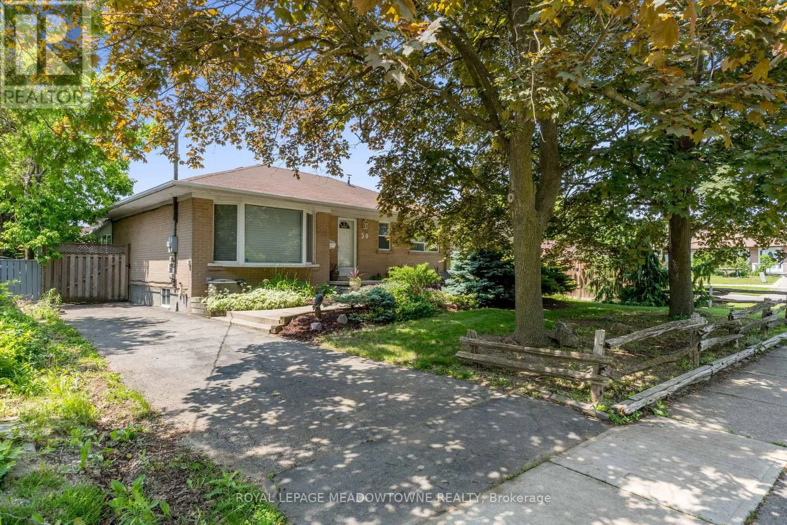 House for rent: 30 Lesbury Avenue, Brampton, Ontario L6W 3A4