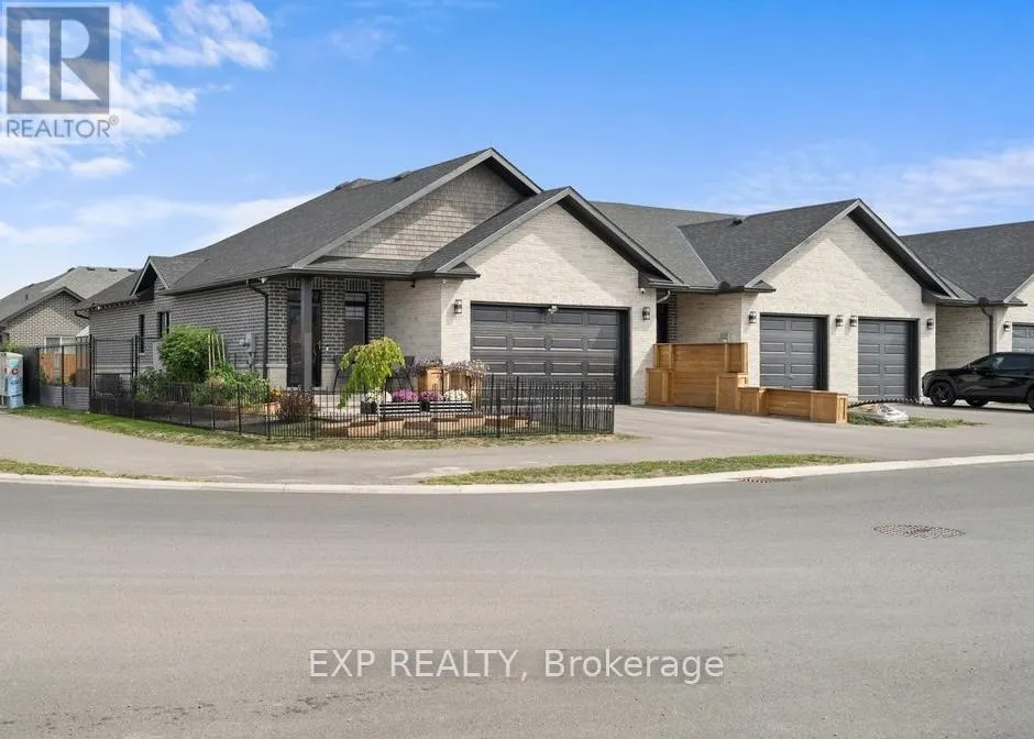 Row / Townhouse for rent: 30 Raycroft Drive, Belleville, Ontario K8N 0R4