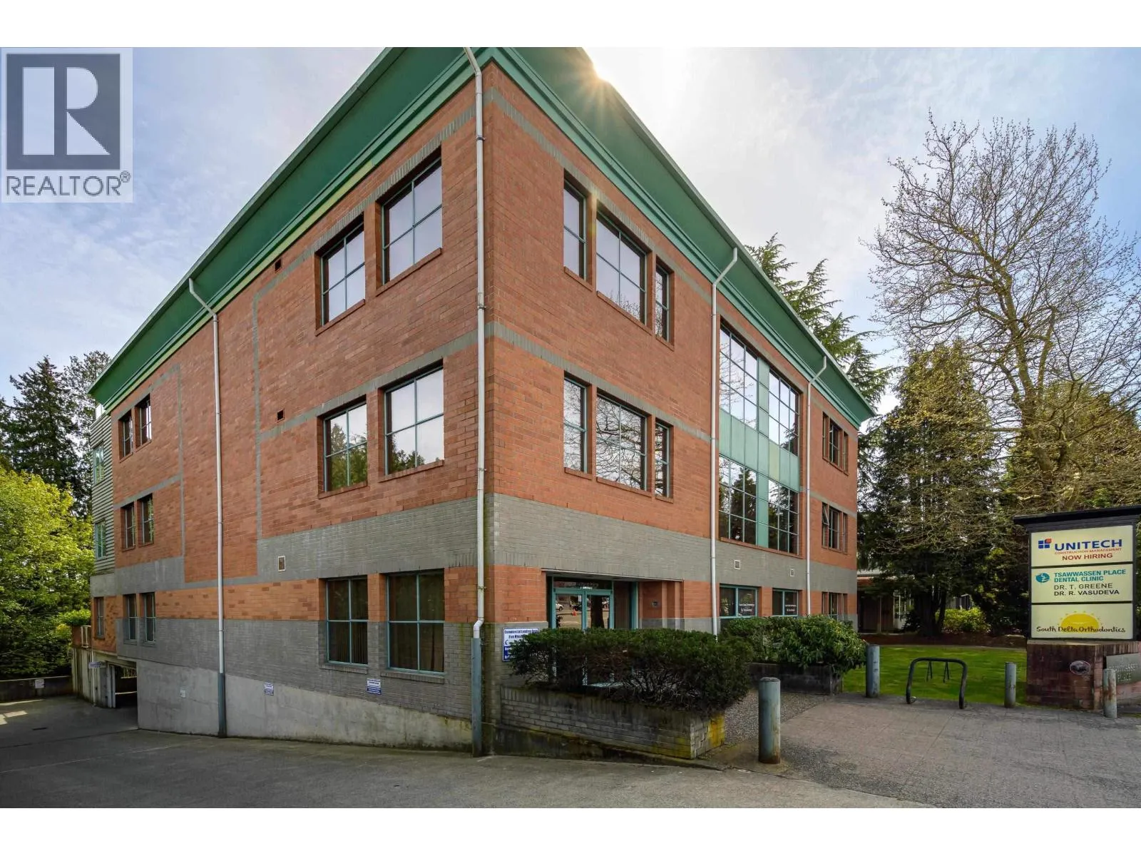 300 1530 56 Street, Delta, British Columbia V4K 2T8