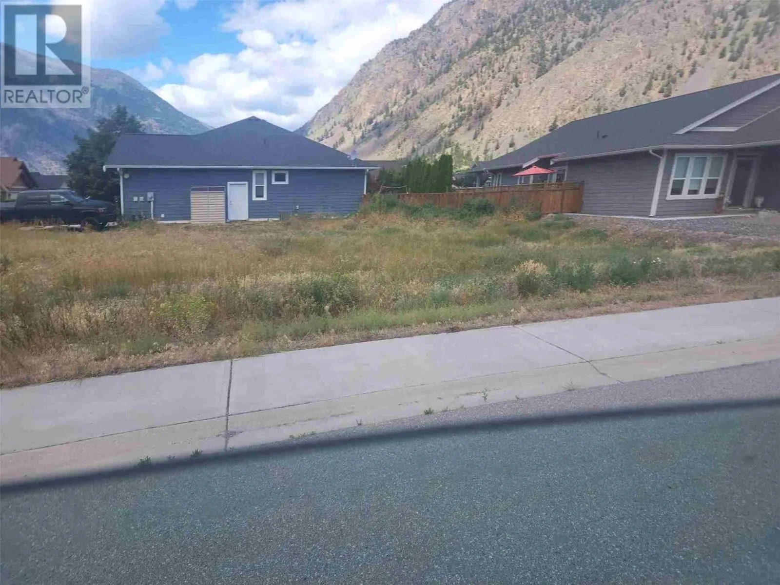 Other for rent: 300 Forner Crescent, Keremeos, British Columbia V0X 1N3