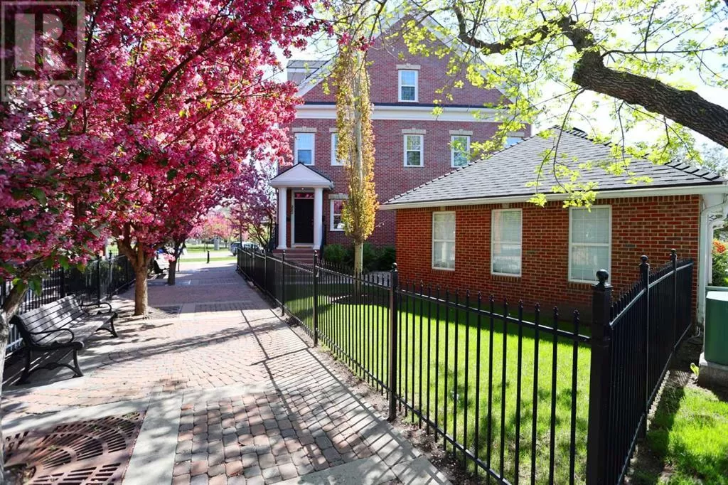 Row / Townhouse for rent: 300 Garrison Square Sw, Calgary, Alberta T2T 6B3