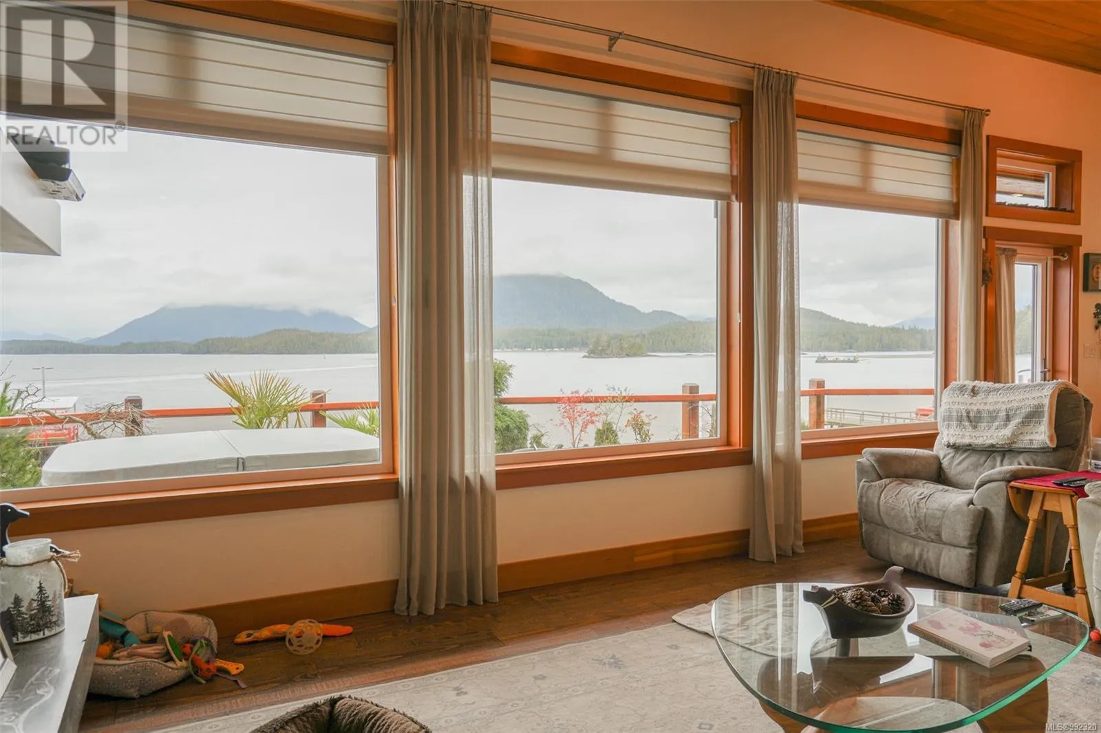 Commercial Mix for rent: 300 Main St, Tofino, British Columbia V0R 2Z0