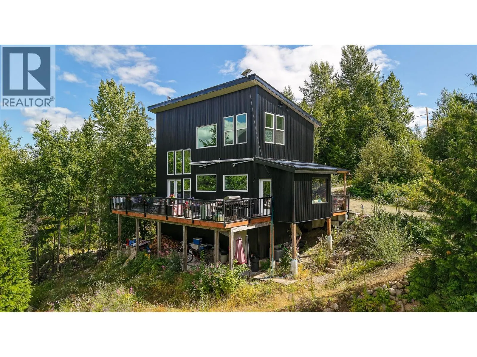 House for rent: 300 Richie Road, Rossland, British Columbia V0G 1Y0