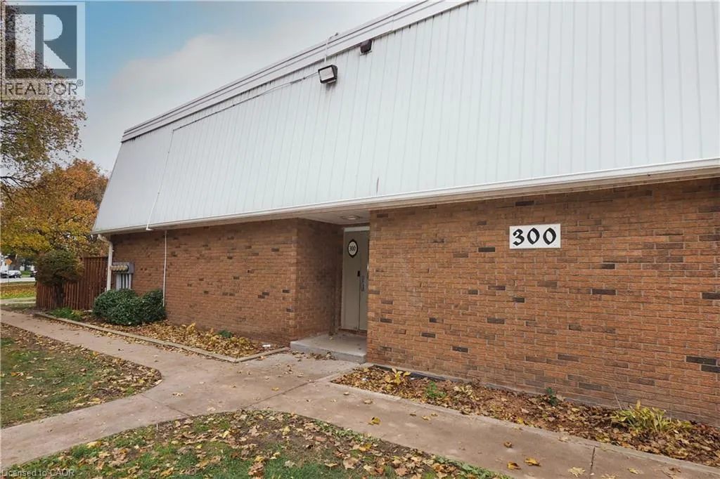 Row / Townhouse for rent: 300 Traynor Avenue Unit# 4, Kitchener, Ontario N2C 2J1