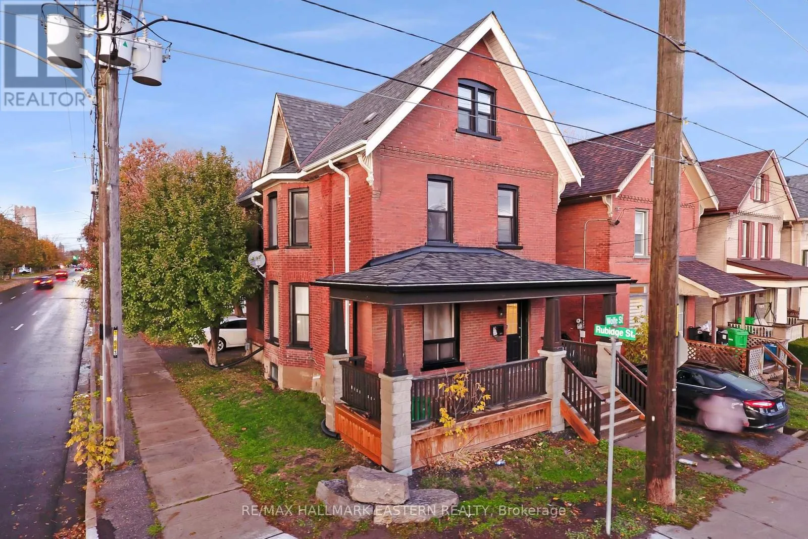 Duplex for rent: 300 Wolfe Street, Peterborough, Ontario K9J 2L5