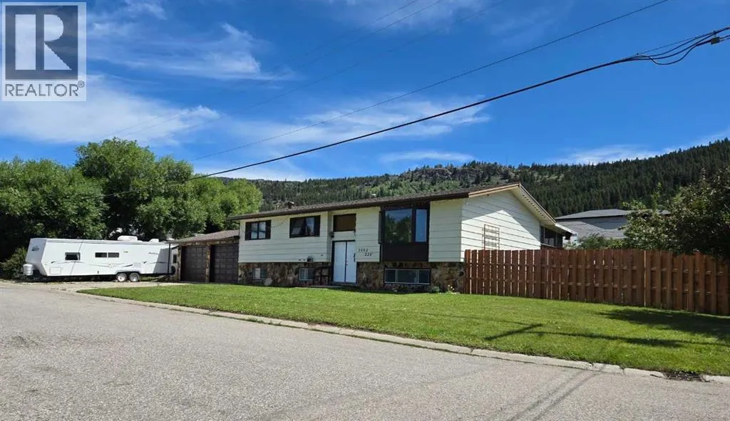 House for rent: 3002 225 Street, Bellevue, Alberta T0K 0C0