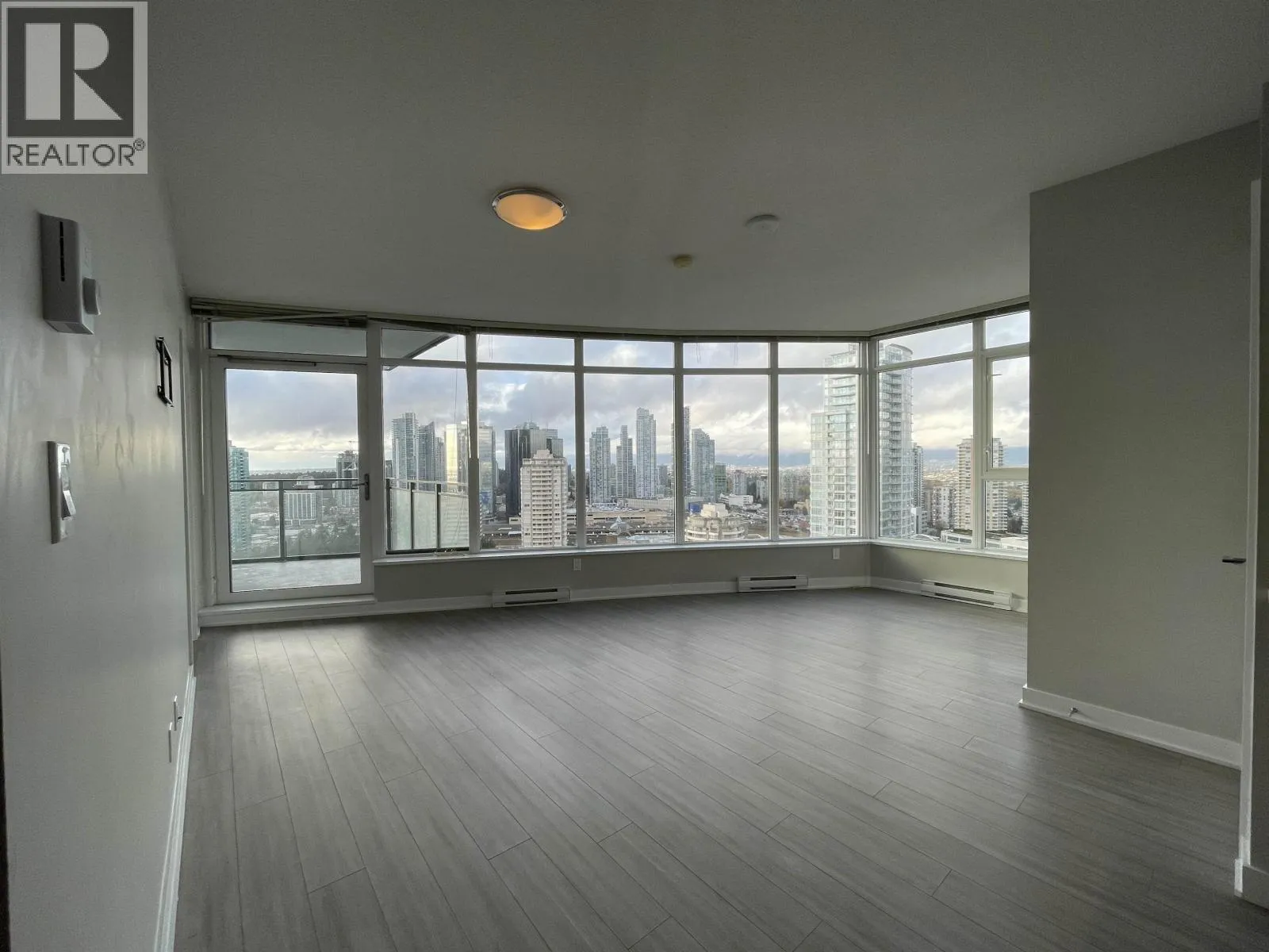 Apartment for rent: 3003 4900 Lennox Ln, Burnaby, British Columbia V5H 0G9