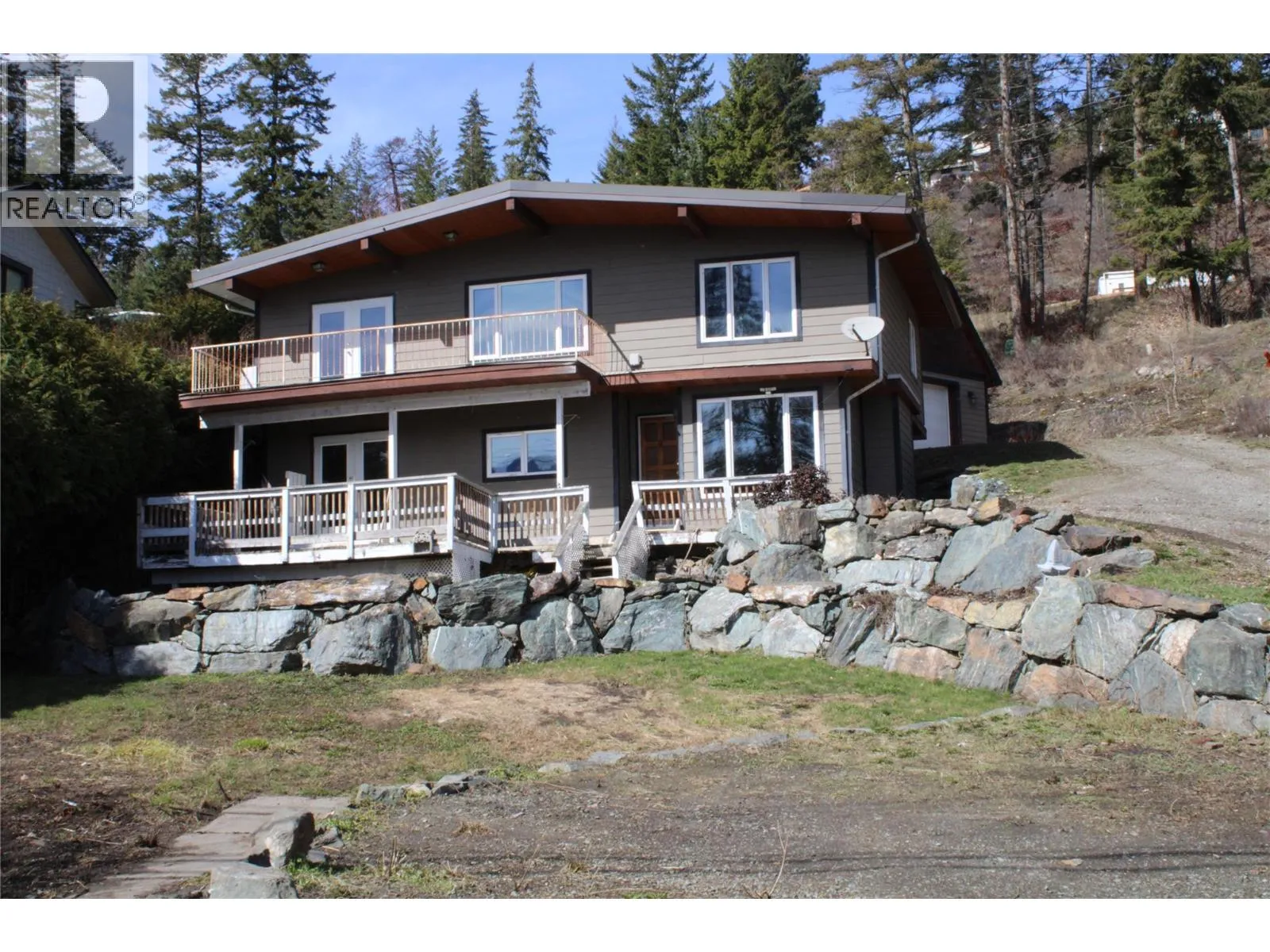 House for rent: 3003 Squilax-anglemont Road, Lee Creek, British Columbia V0E 1M4