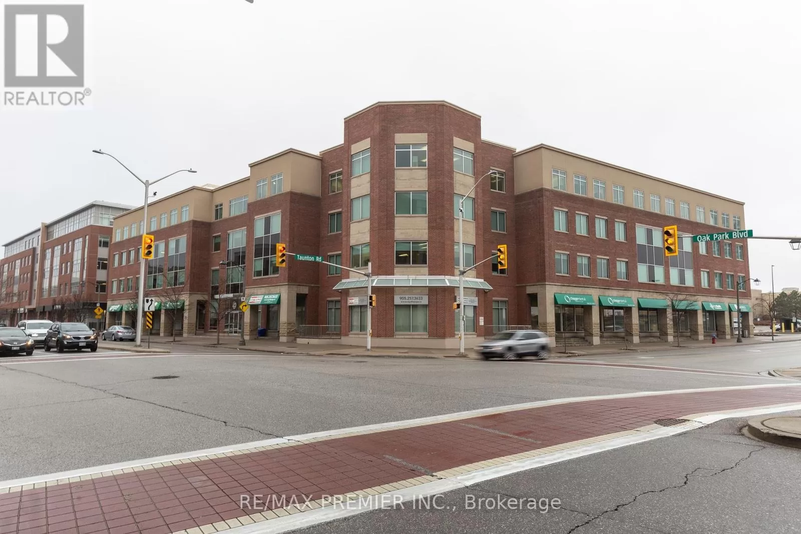 Offices for rent: 300-q - 231 Oak Park Boulevard, Oakville, Ontario L6H 6M4