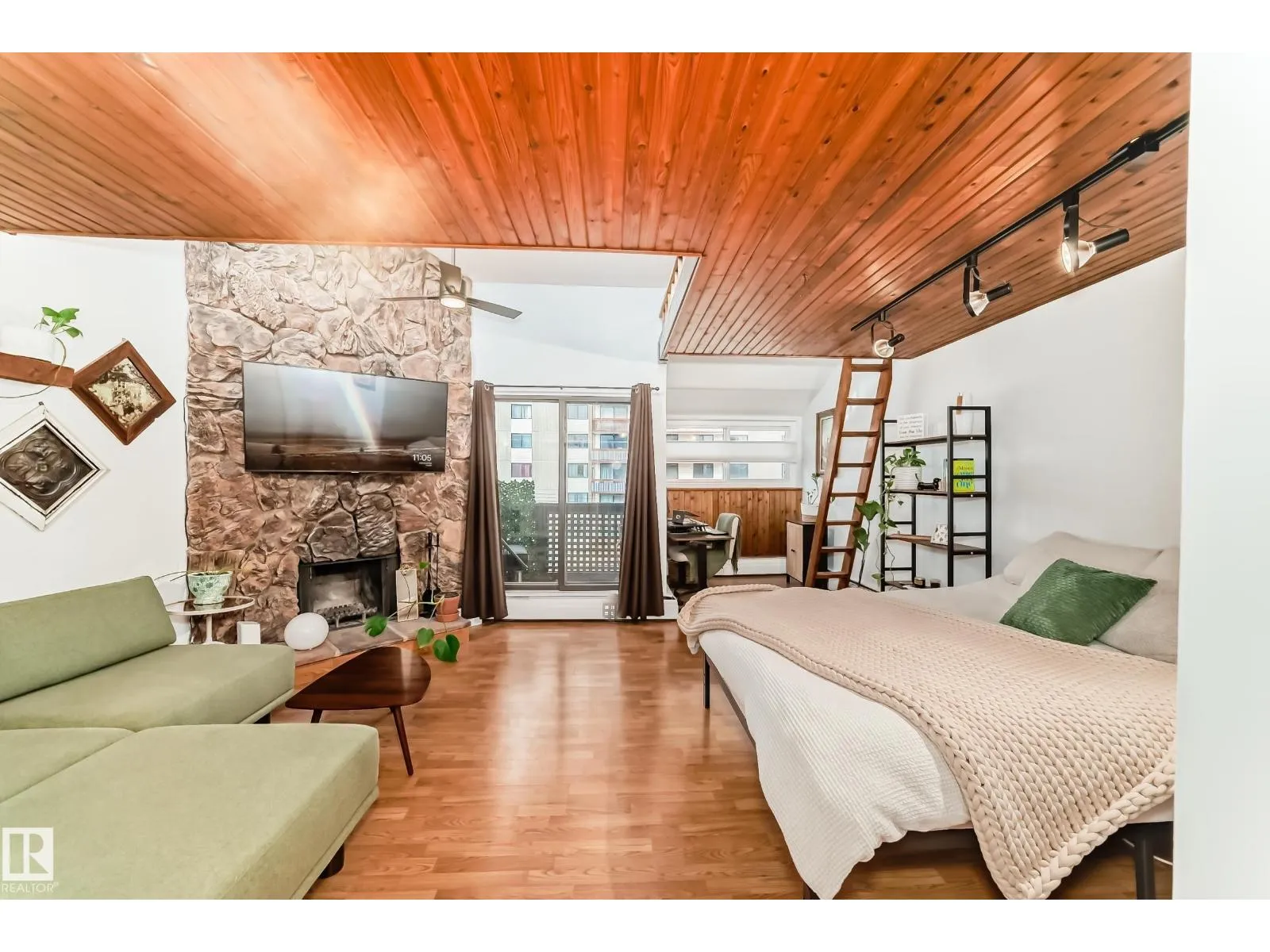 Apartment for rent: #301 10148 118 St Nw, Edmonton, Alberta T5K 1Y4