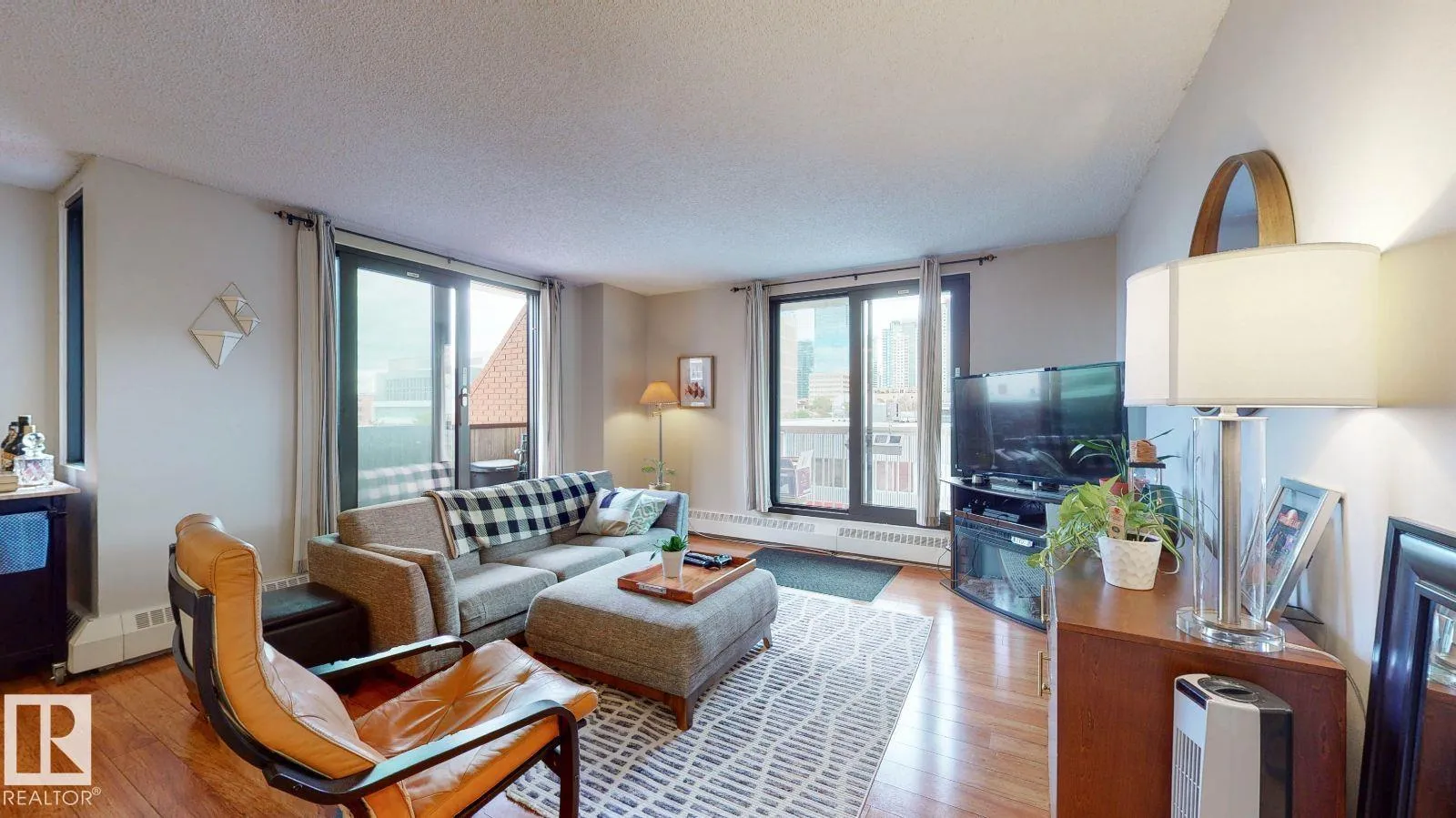 Apartment for rent: #301 10175 109 St Nw, Edmonton, Alberta T5J 3P2