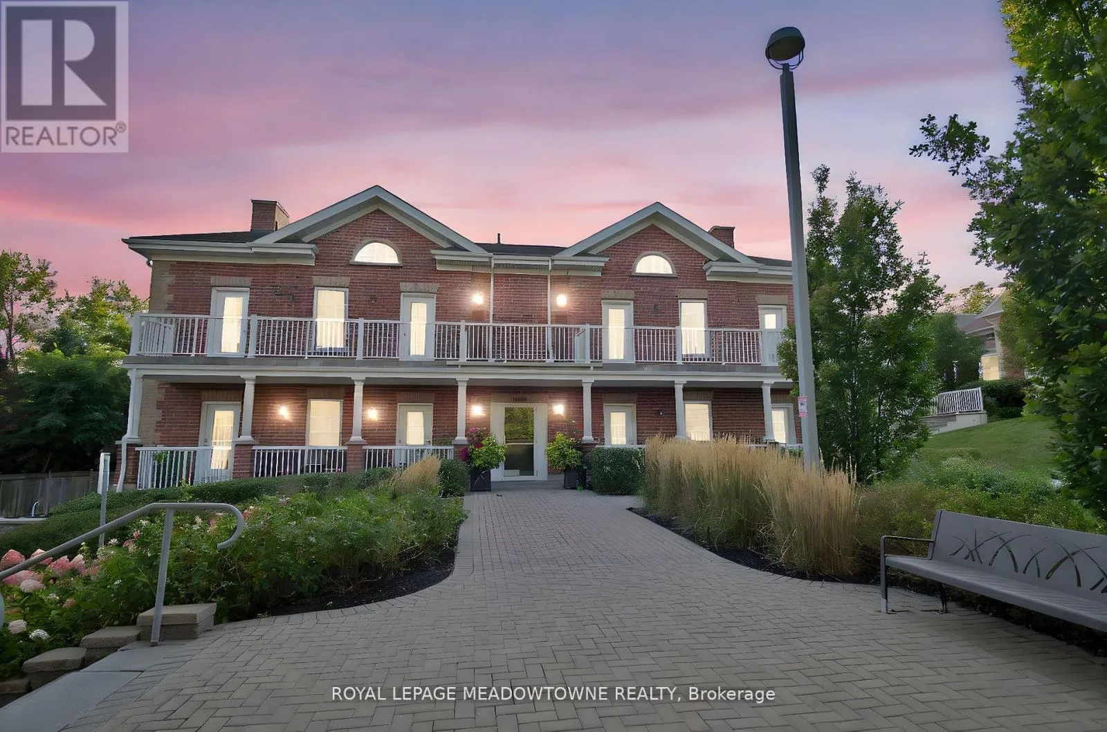 Apartment for rent: 301 - 10360 Islington Avenue, Vaughan, Ontario L0J 1C0