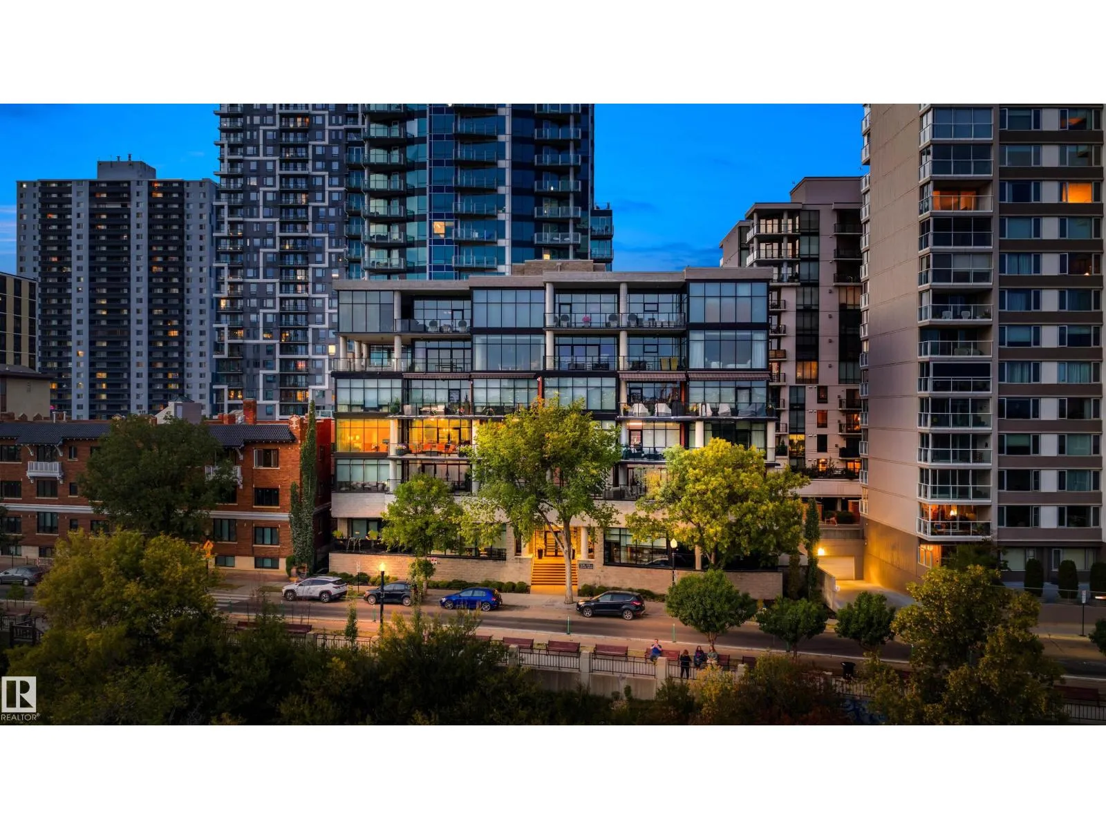 Apartment for rent: #301 11930 100 Av Nw, Edmonton, Alberta T5K 0K5