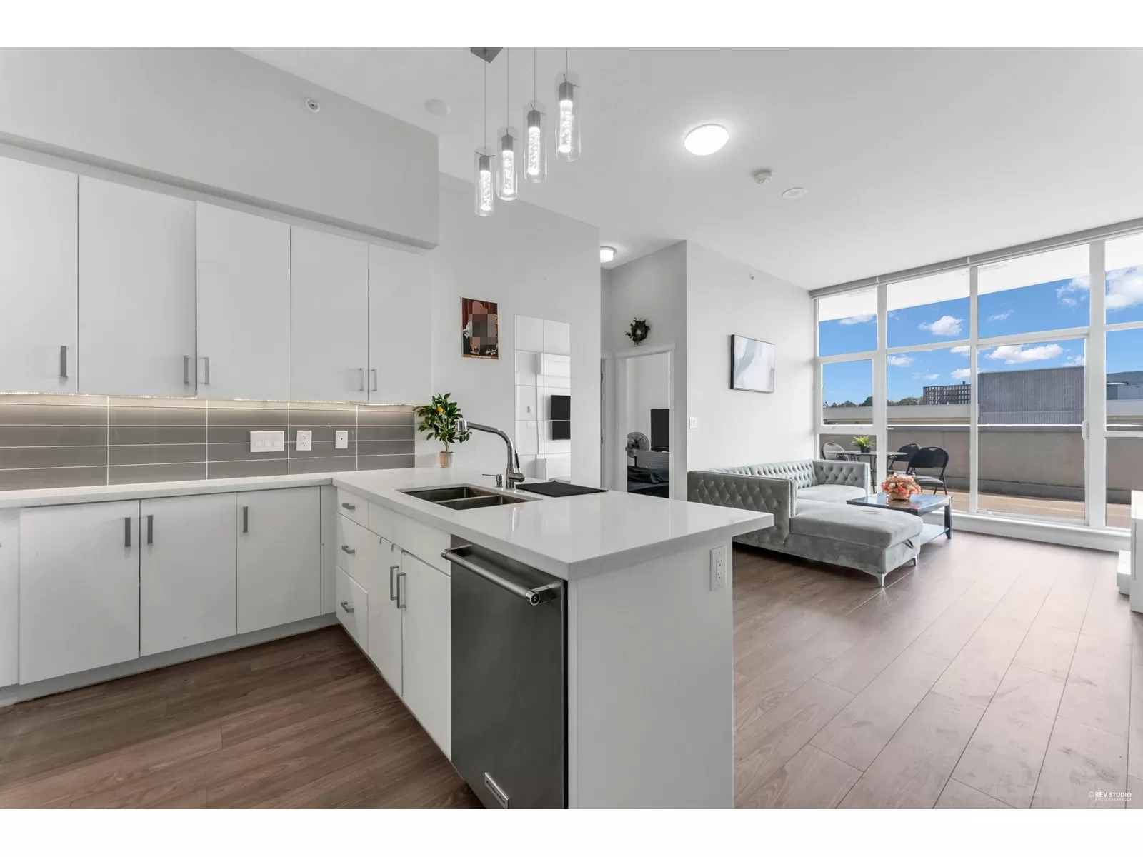 Apartment for rent: 301 11967 80 Avenue, Delta, British Columbia V4C 0E2