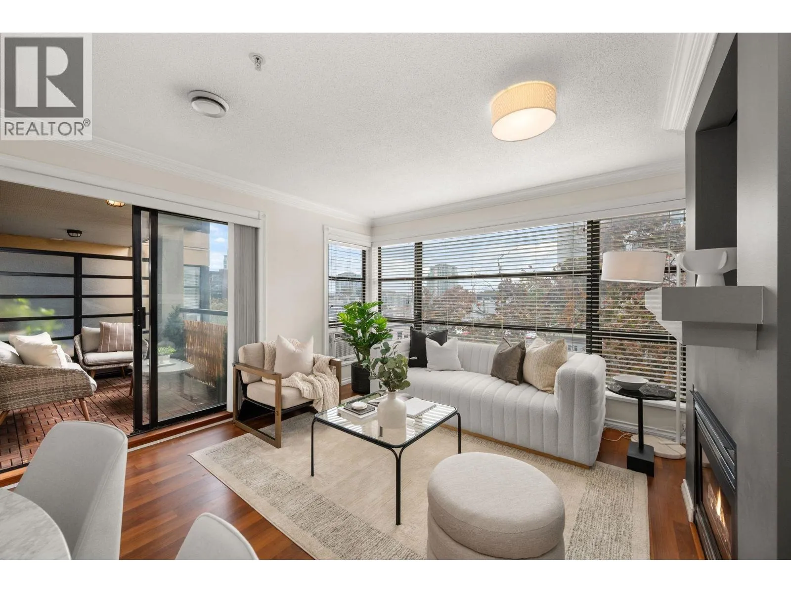 Apartment for rent: 301 124 W 3rd Street, North Vancouver, British Columbia V7M 1E8