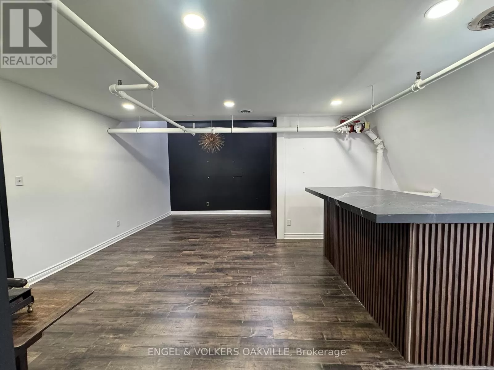 Offices for rent: 301 - 145 Lakeshore Road E, Oakville, Ontario L6J 1H3