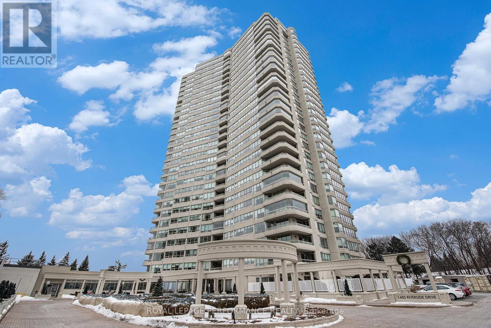 Apartment for rent: 301 - 1480 Riverside Drive, Ottawa, Ontario K1G 5H2