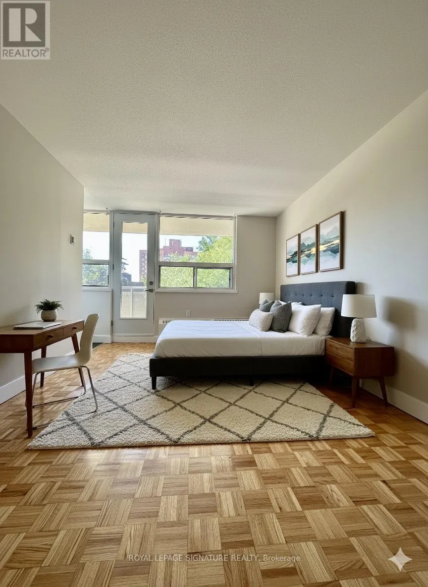 Apartment for rent: 301 - 1500 Bathurst Street, Toronto, Ontario M5P 3L3