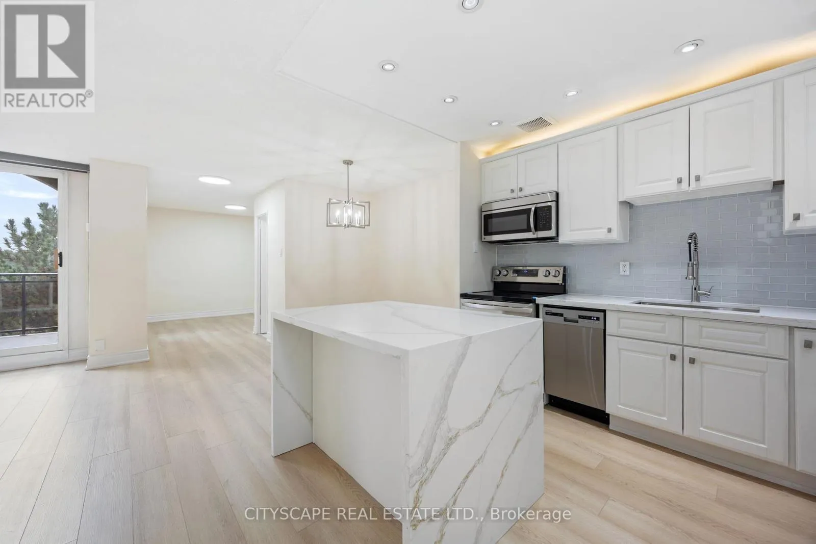 Apartment for rent: 301 - 16 Elgin Street, Markham, Ontario L3T 4T4