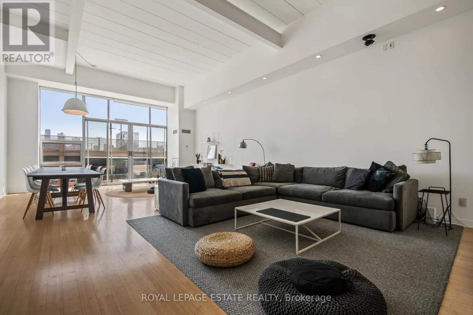 Apartment for rent: 301 - 160 Baldwin Street, Toronto, Ontario M5T 3K7