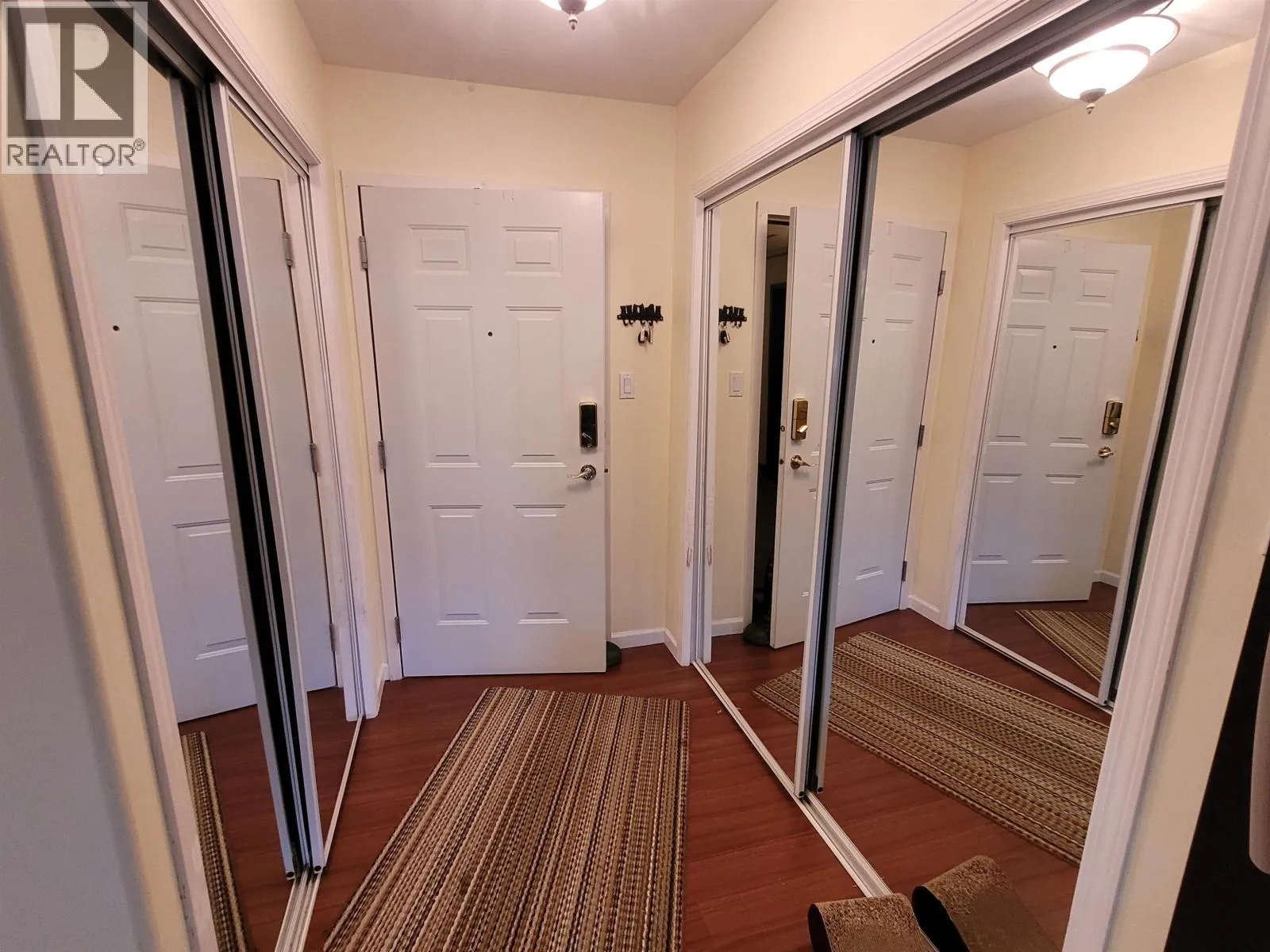 Apartment for rent: 301 1693 6th Avenue, Prince George, British Columbia V2L 3N5