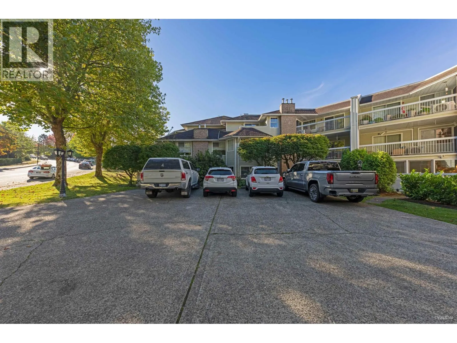 Apartment for rent: 301 22514 116 Avenue, Maple Ridge, British Columbia V2X 0N8