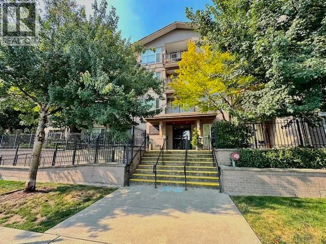 Apartment for rent: 301 2343 Atkins Avenue, Port Coquitlam, British Columbia V3C 1Y7