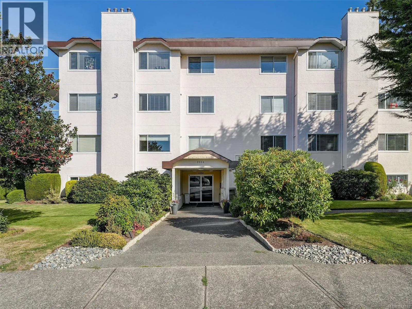 Apartment for rent: 301 2354 Brethour Ave, Sidney, British Columbia V8L 2A5