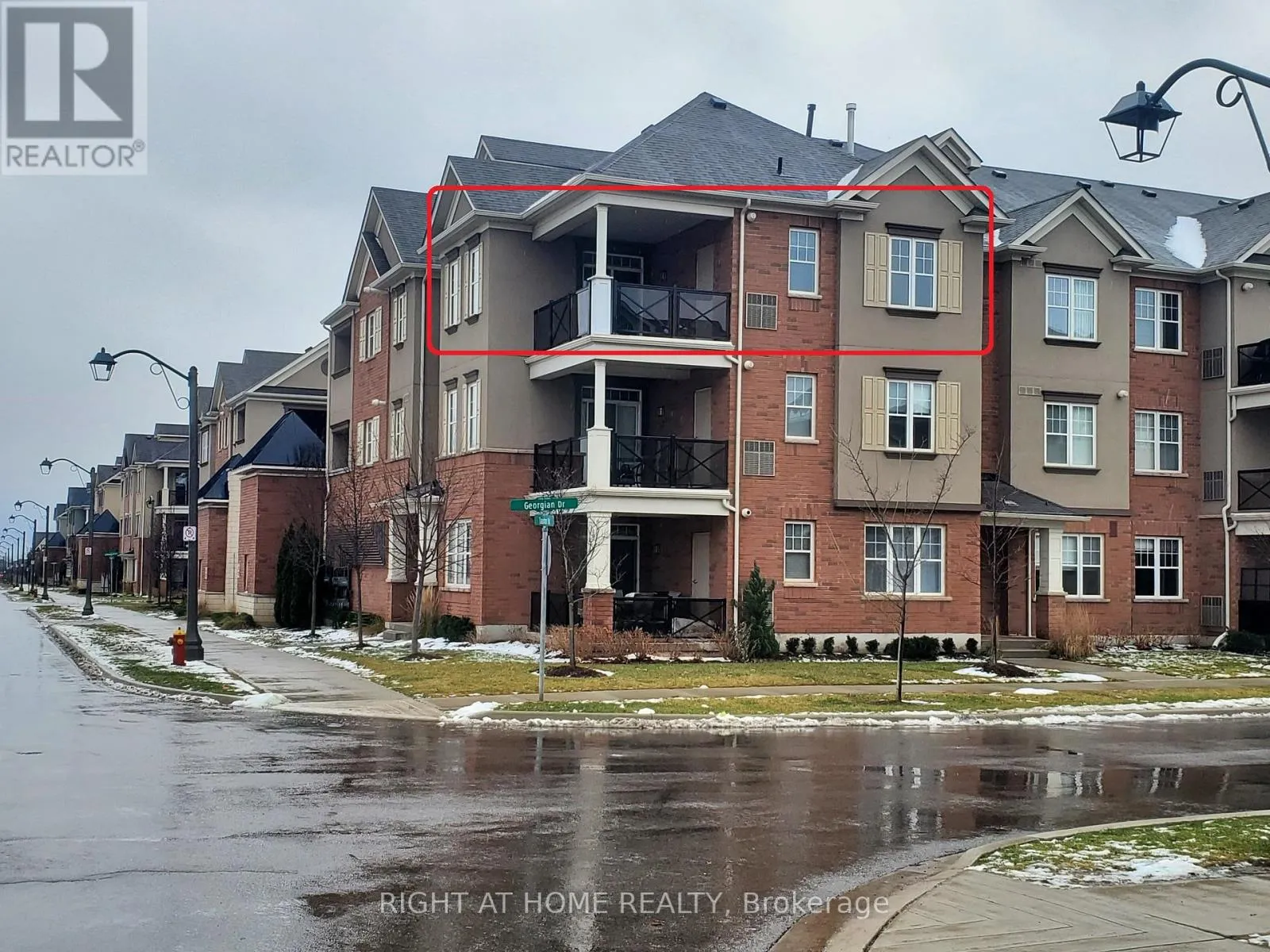 Row / Townhouse for rent: #301 - 272 Georgian Drive, Oakville, Ontario L6H 7K1