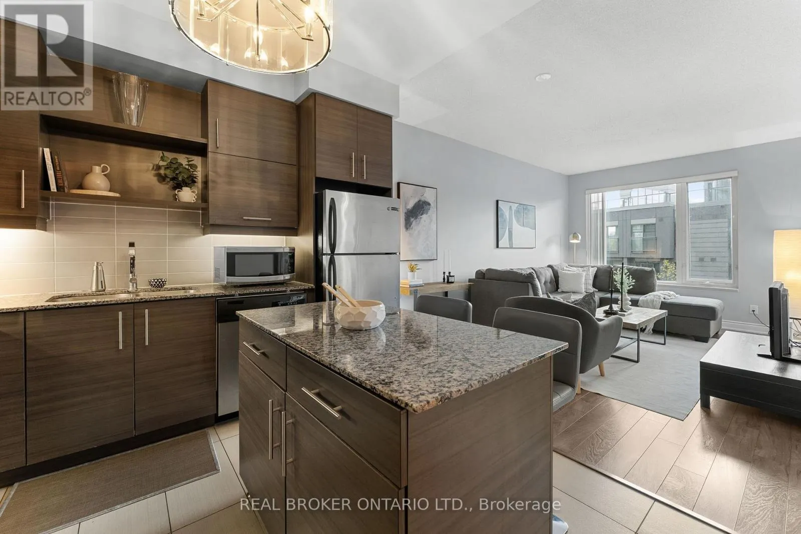 Apartment for rent: 301 - 277 South Park Road, Markham, Ontario L3T 0B7