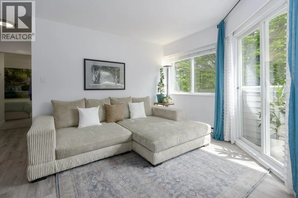 Apartment for rent: 301 29 Nanaimo Street, Vancouver, British Columbia V5L 4Z6