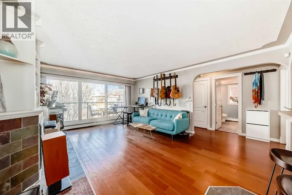 Apartment for rent: 301, 343 4 Avenue Ne, Calgary, Alberta T2E 0J4