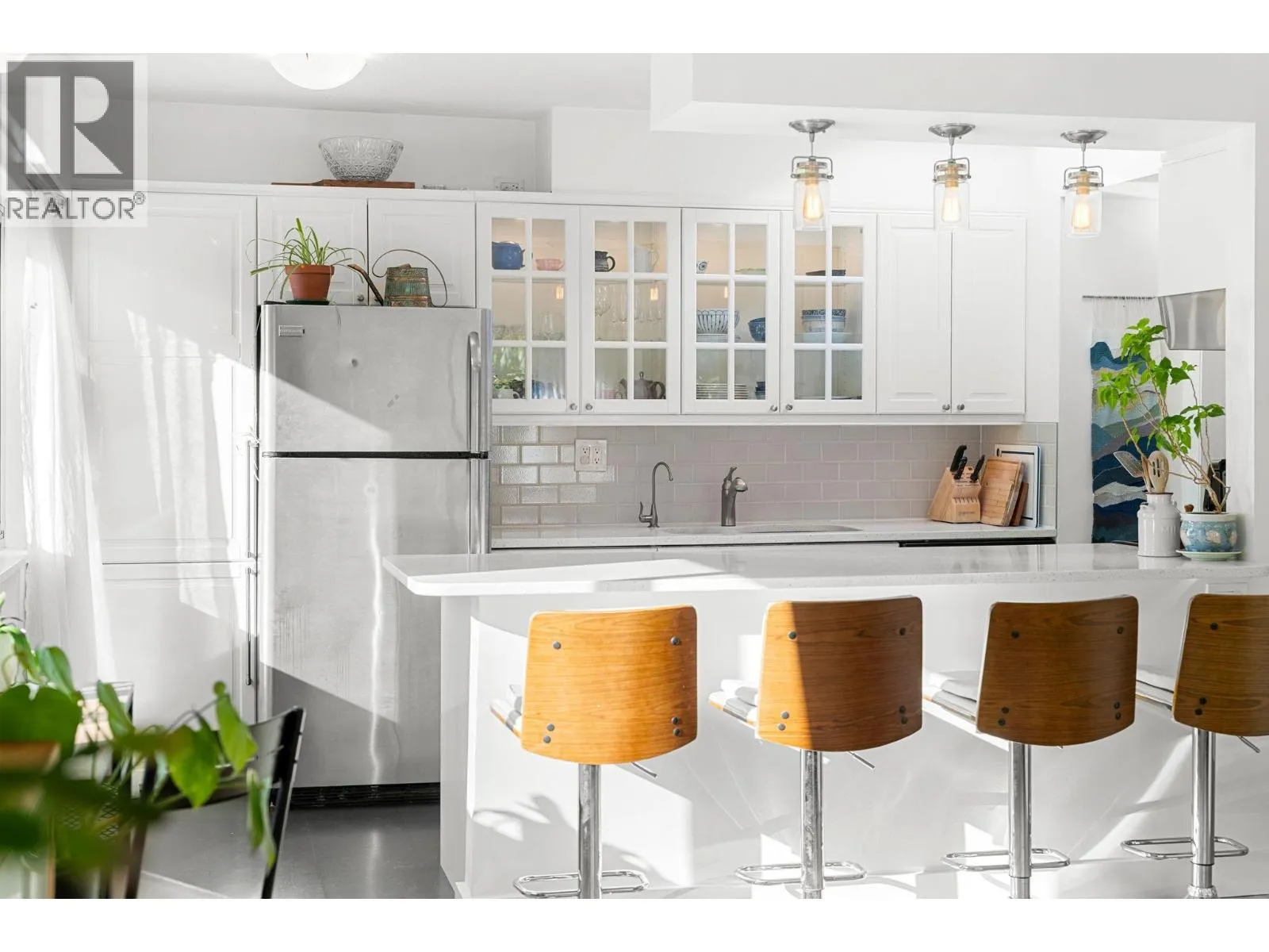 Apartment for rent: 301 3680 Oak Street, Vancouver, British Columbia V6H 2M2