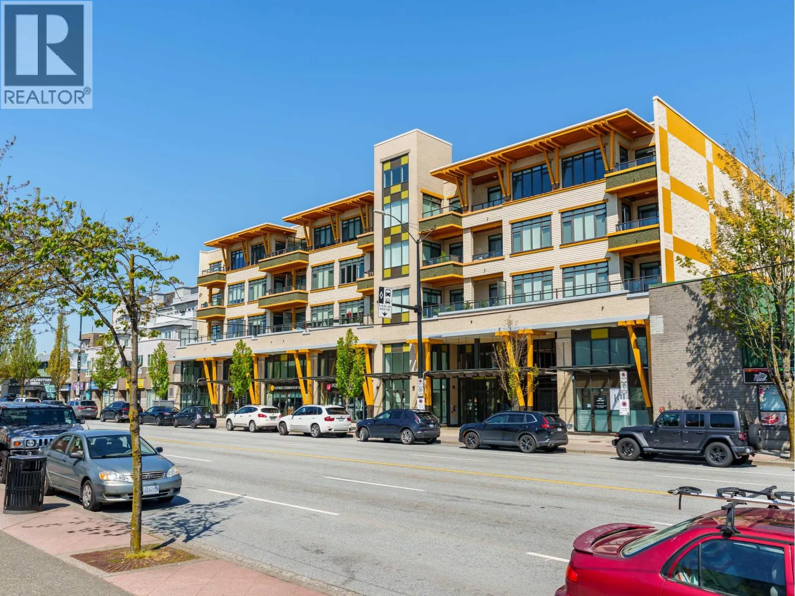 Apartment for rent: 301 3971 Hastings Street, Burnaby, British Columbia V5C 2H8