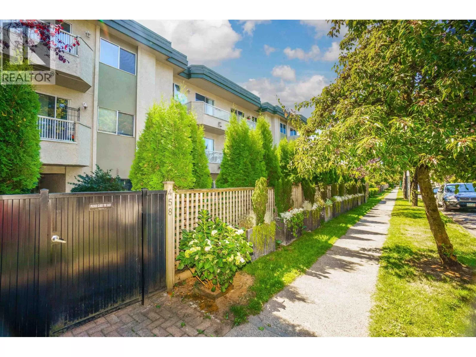 Apartment for rent: 301 458 E 43rd Avenue, Vancouver, British Columbia V5W 1T4