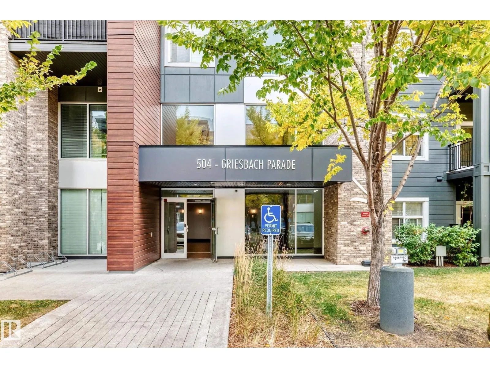 Apartment for rent: #301 504 Griesbach Pr Nw, Edmonton, Alberta T5E 6V9