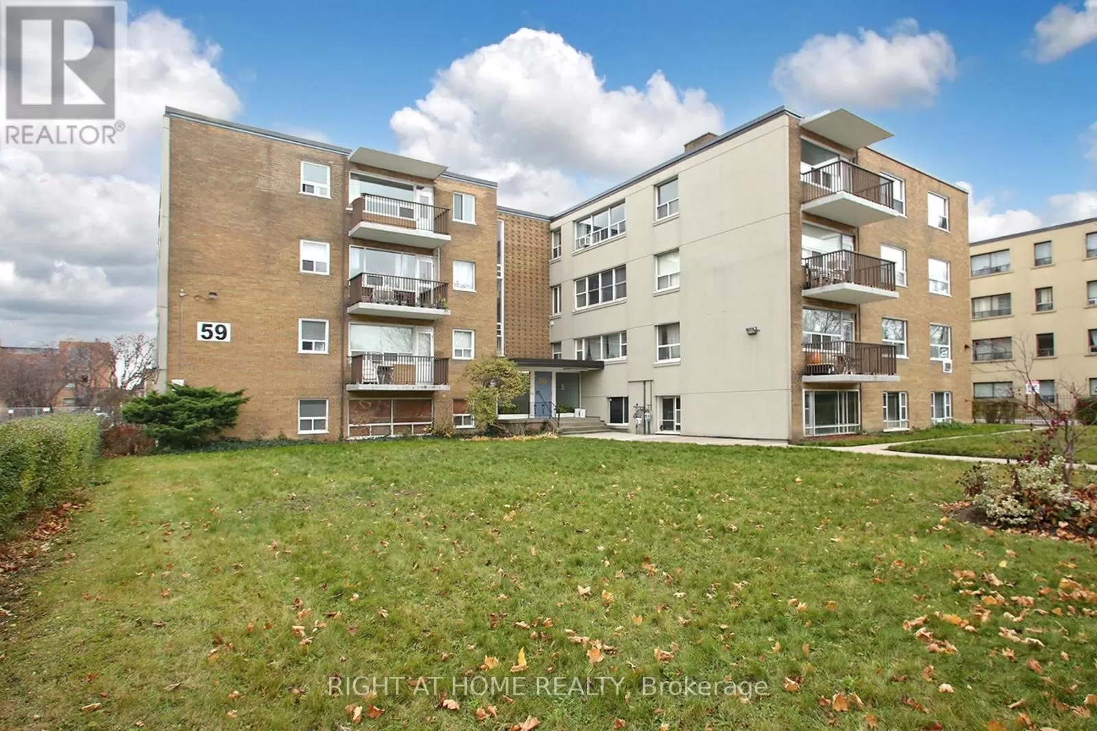 Apartment for rent: 301 - 59 Neptune Drive, Toronto, Ontario M6A 1X2