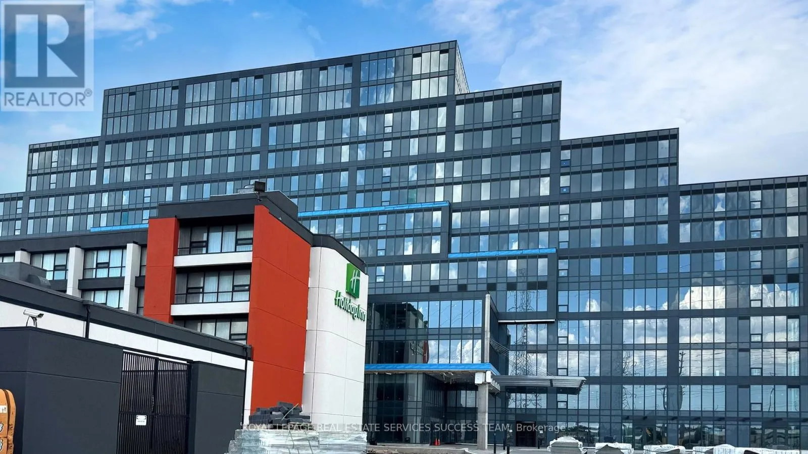 Offices for rent: 301 - 600 Dixon Road, Toronto, Ontario M9W 1J1