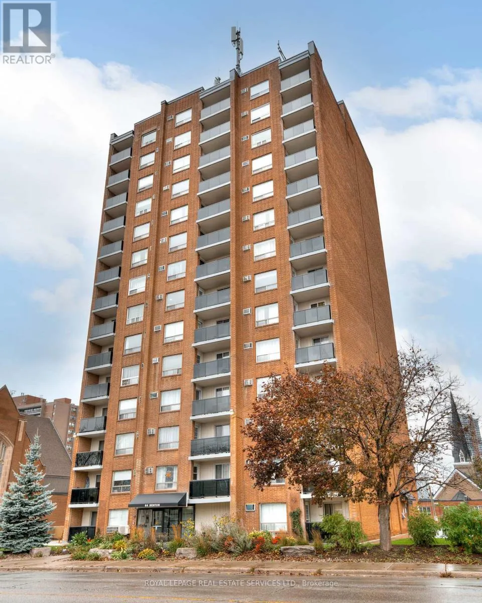 Apartment for rent: 301 - 64 Benton Street, Kitchener, Ontario N2G 4L9