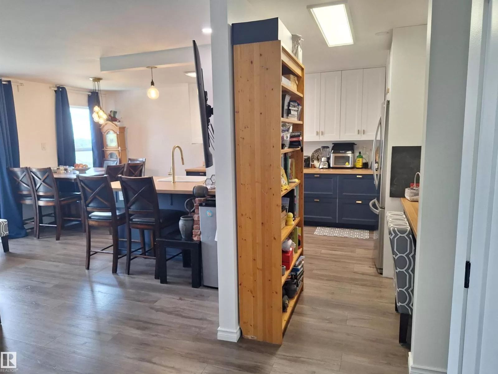 Apartment for rent: #301 7220 144 Av Nw, Edmonton, Alberta T5C 3E4